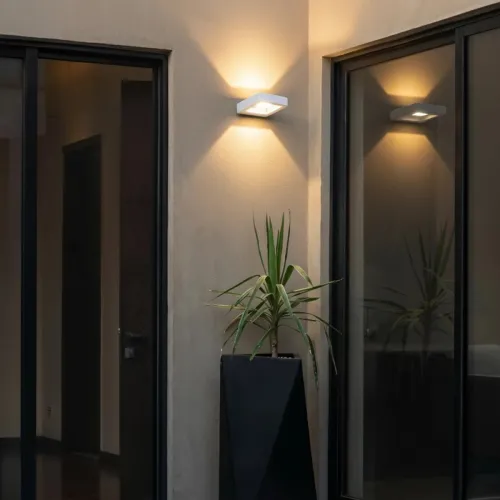 kelvo® AURA KLV-101-0118 Φωτιστικό Τοίχου / Απλίκα LED 7W 875lm 45° AC 220-240V Αδιάβροχο IP65 Θερμό Λευκό 2700K - Bridgelux COB Chip & TÜV SÜD Driver - Λευκό Ματ - Μ13 x Π15 x Υ4.5cm - 5 Χρόνια Εγγύηση